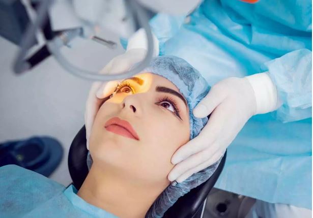 Cataract-Surgery-and-LASIK-Surgery